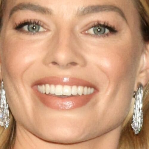 "Margot Robbie’s Swimsuit Surprise: You Won’t Believe What Those ‘Unreal Thighs’ Are Up To in the Hawaiian Surf!"