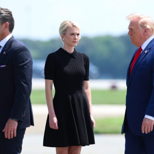 “Unexpected Whirlwind: Trump and Harp’s Viral Kiss Sparks Wild Speculations and White House's Mysterious Response!”