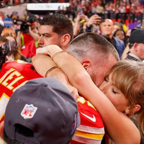 "Unraveling the Spark: 5 Photos That Reveal the Secret Behind Taylor Swift & Travis Kelce's Whirlwind Romance!"