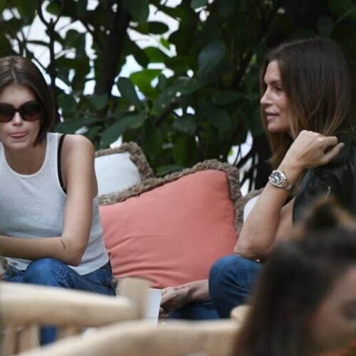 "Cindy Crawford's Heart-Wrenching Visit: Mourning Exposed as She Enters Kaia's LA Home Amid Family Turmoil!"
