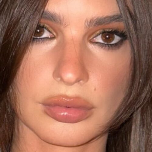 "Emily Ratajkowski Steals the Spotlight: What She Revealed While Daringly Braless at Dinner Will Leave You Guessing!"