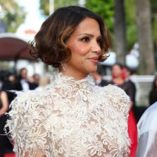 "Halle Berry’s Unexpected Selfie Snub: Is She Stargazing or Just Over the Choking Drama?"