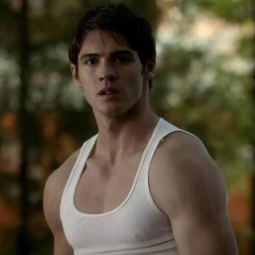"Is He Still a Vampire? Steven R. McQueen's Shocking Comeback After Seven Years Will Leave You Spellbound!"