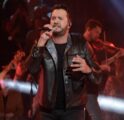 "Is Luke Bryan's Family Road Trip Taking a Dangerous Turn? Fans Outraged as Star Seen Scrolling Instead of Steering!"