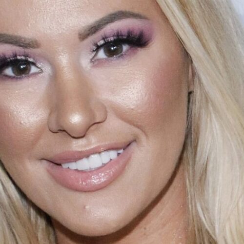 "Kindly Myers Rocks a Tiny Bikini While Debunking the Myth: 'Bad Picture? Never Heard of It!'"
