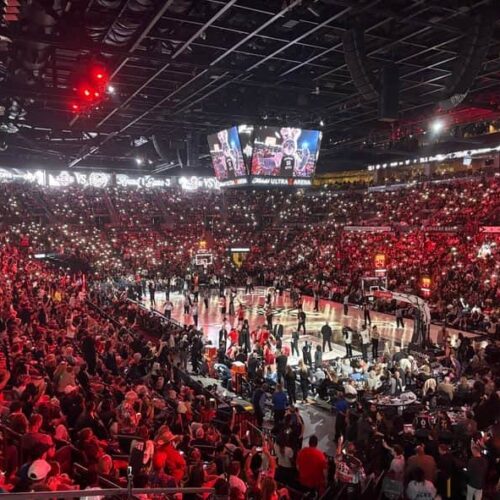 "Las Vegas Turns the Court Into a Cosmic Circus: Is This the WNBA’s Most Unexpected Playoff Run?"