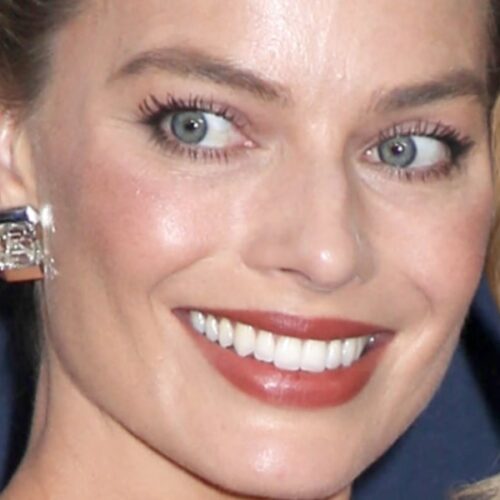 “Margot Robbie's Daring Dress Dilemma: Is She About to Hit Hollywood's Most Awkward Wardrobe Malfunction?”