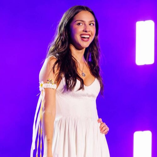 "Olivia Rodrigo’s Bizarre On-Stage Stunt Leaves Fans Gagging—Is This the Grossest Celebrity Moment of the Year?"
