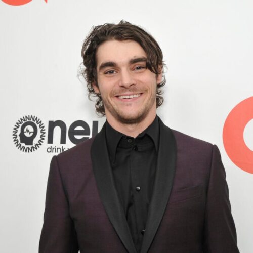 "RJ Mitte's Sudden Pass: The Mysterious Circumstances Behind the 'Breaking Bad' Star's Untimely Exit at 34"